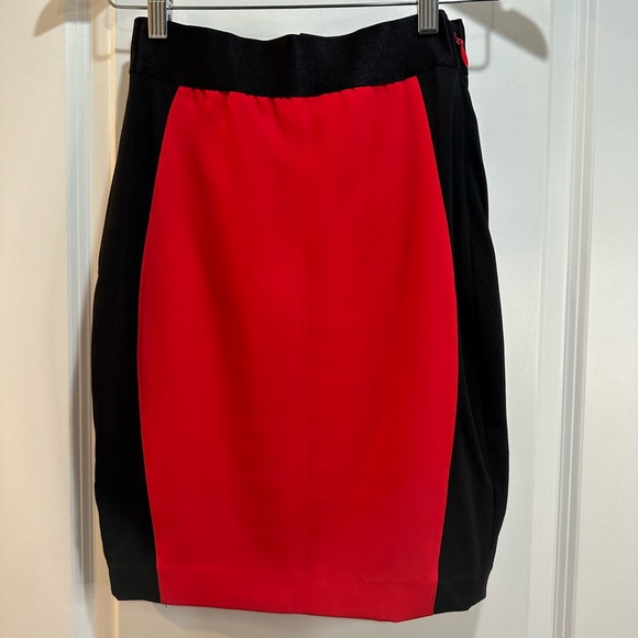 BRAND NEW BEBE color block skirt size 4 - Picture 3 of 4